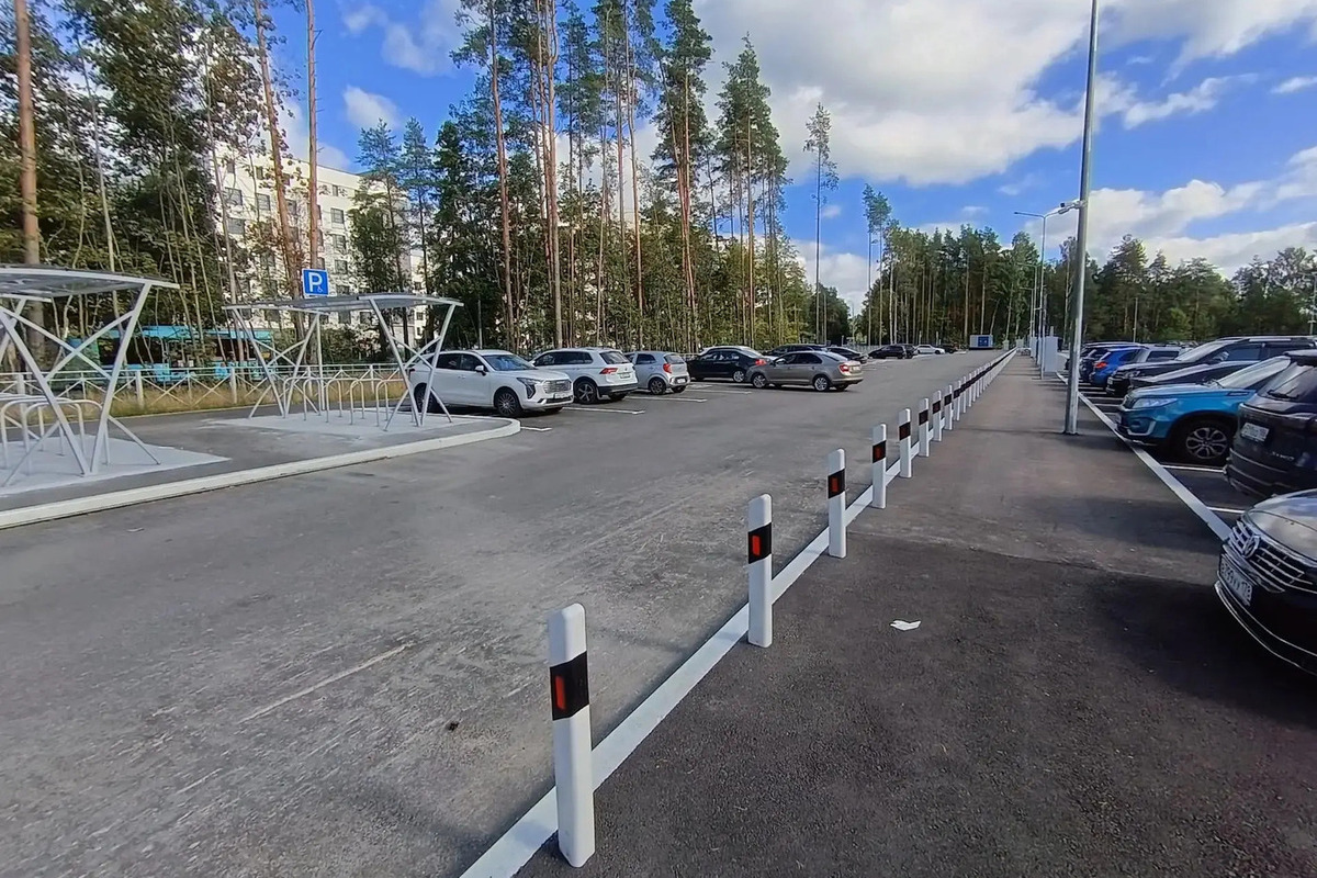 Парковка у онкологического центра в Песочном стала бесплатной до конца года