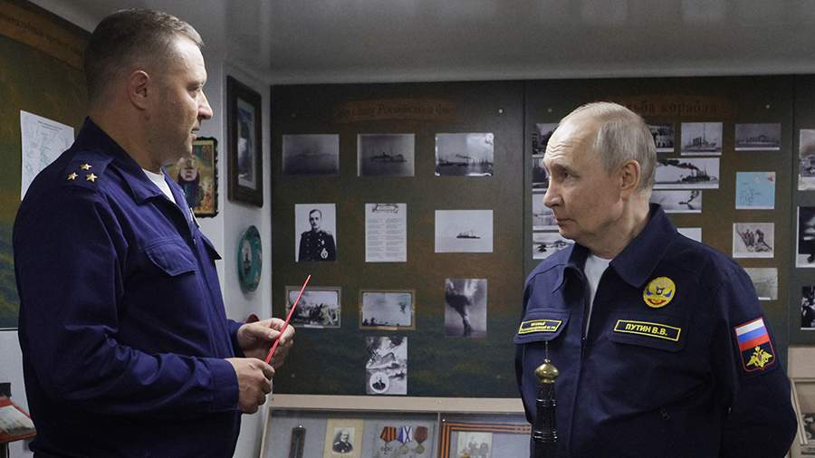 Путин осмотрел крейсер «Варяг»