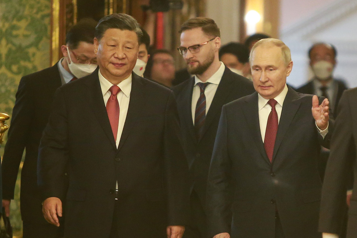 Путин и Си Цзиньпин пообщались в ходе саммита ШОС+