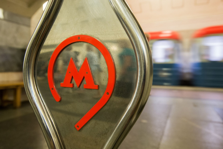 Москвич спрыгнул на пути в метро за упавшим наушником