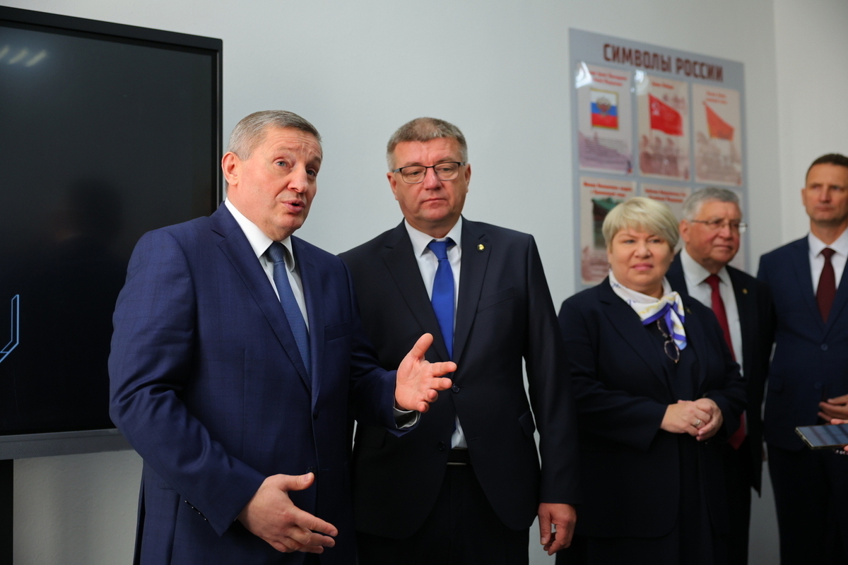 Золотой стандарт учителя: Волгоградская область берет курс на помощь педагогам