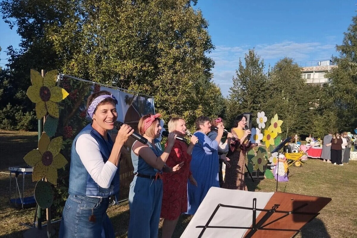 Гуси, гармошка и оладьи: серпуховичи отметили День деревни Васильевское