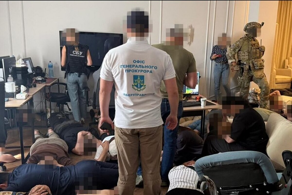Похищали миллионами долларов: в Киеве накрыли сеть криптомошенников