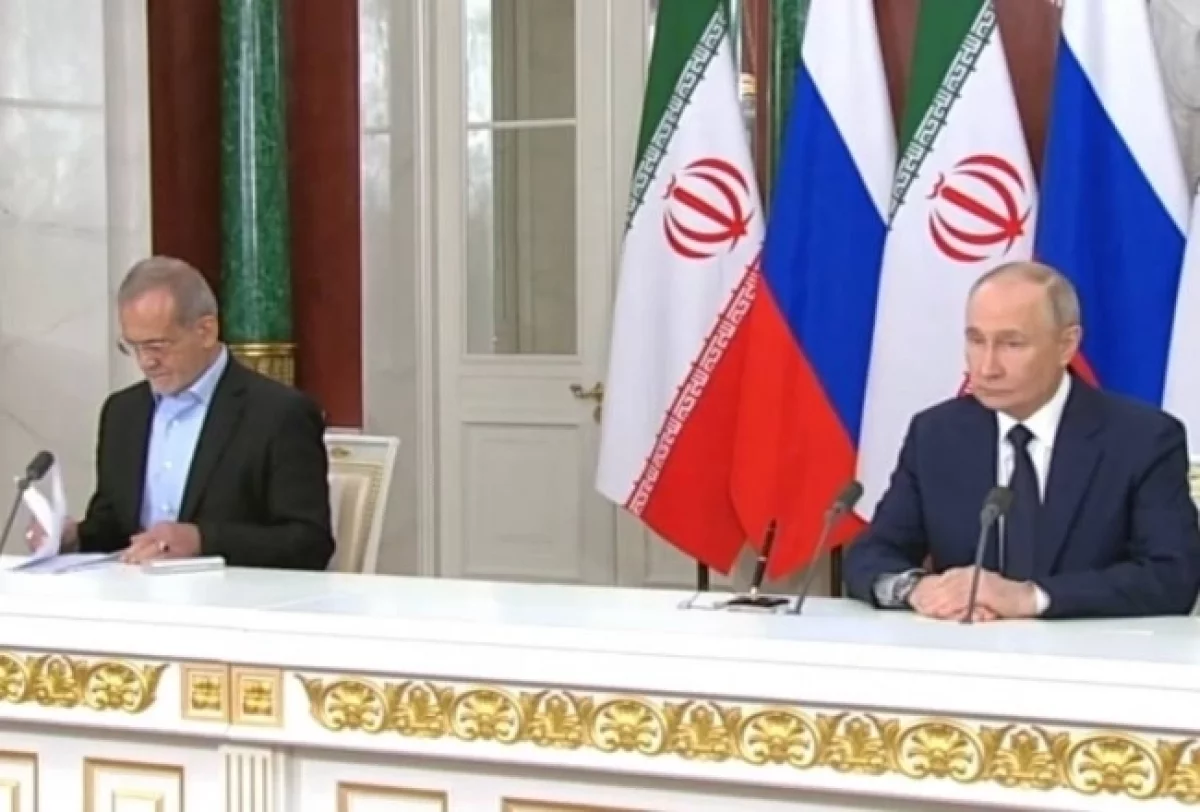 Путин попросил Пезешкиана передать привет верховному лидеру Ирана Хаменеи