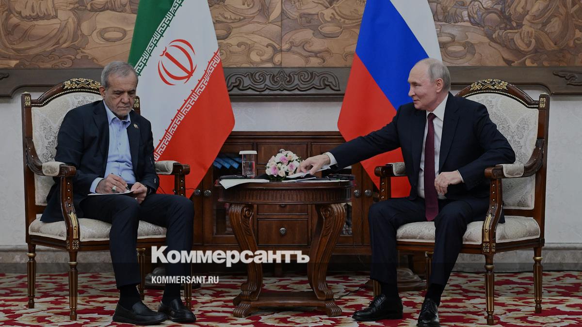 Путин попросил Пезешкиана передать привет лидеру Ирана Моджтабе Хаменеи