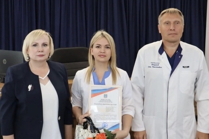 В Котовске наградили врачей, спасших жизни во время атаки БПЛА на склад Wildberries