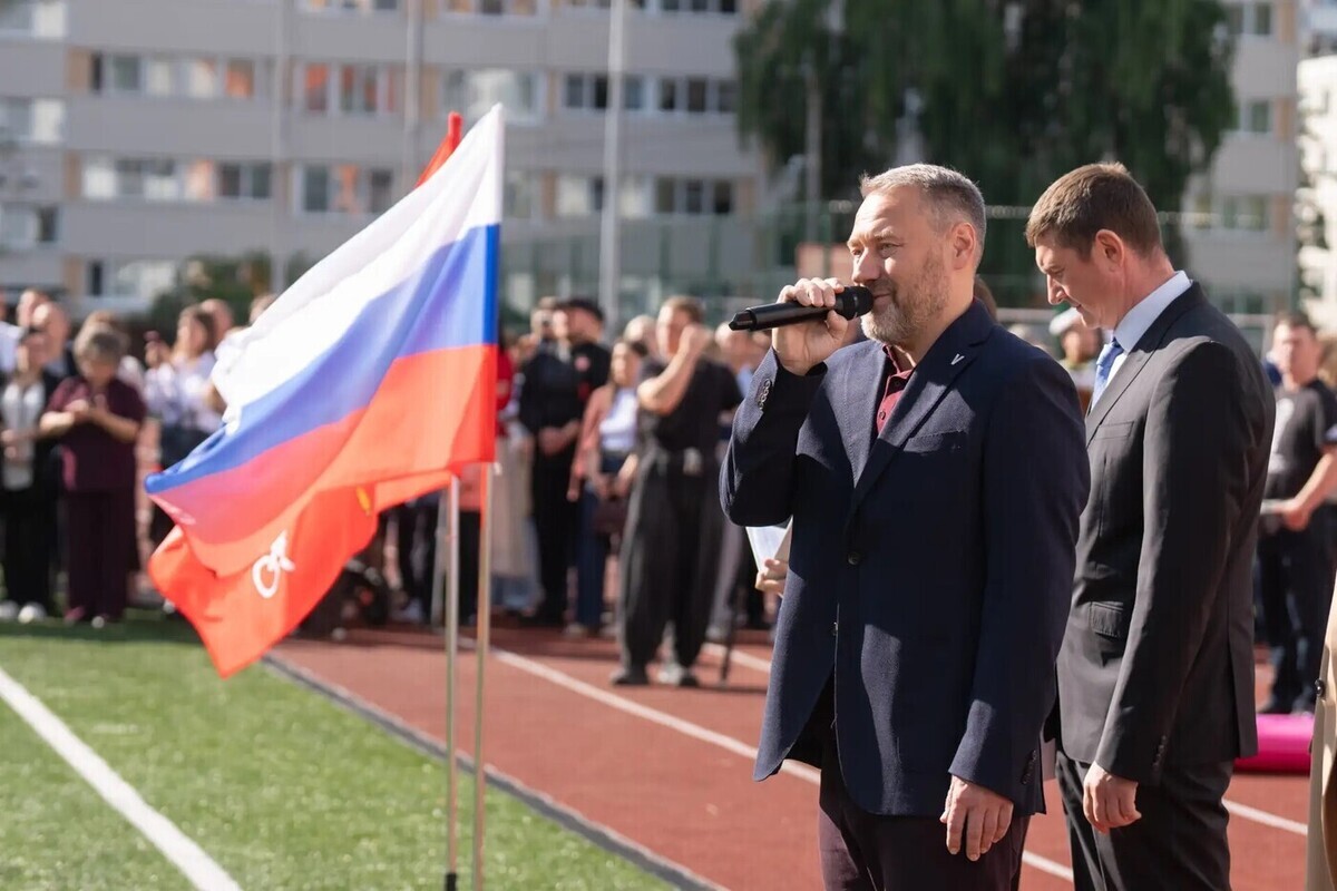 Александр Бельский в День знаний посетил обновлённую школу №208 в Красносельском районе