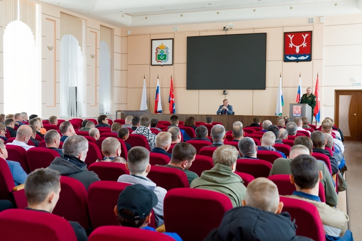 Военком НАО ответил на вопросы жителей