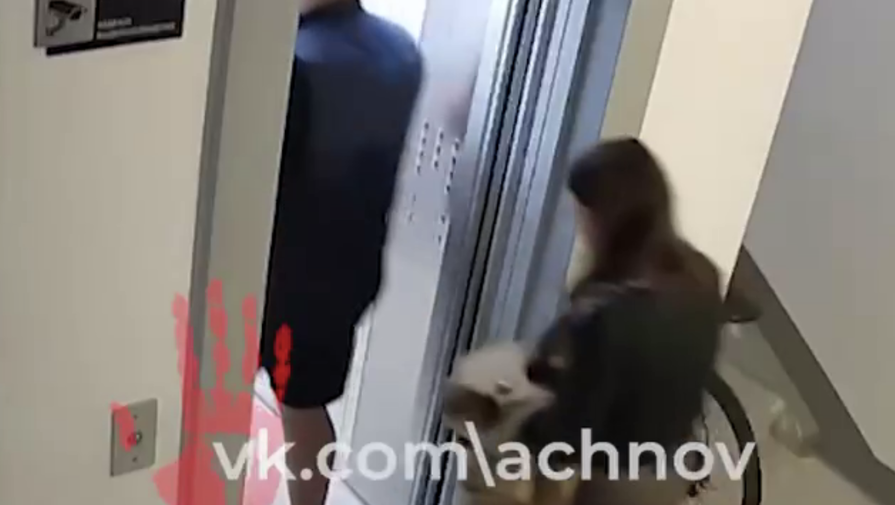 Лифт с людьми сорвался в челябинской многоэтажке