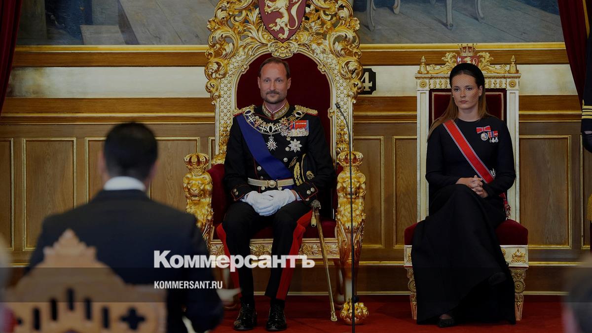 Король Норвегии Хокон VIII принес присягу