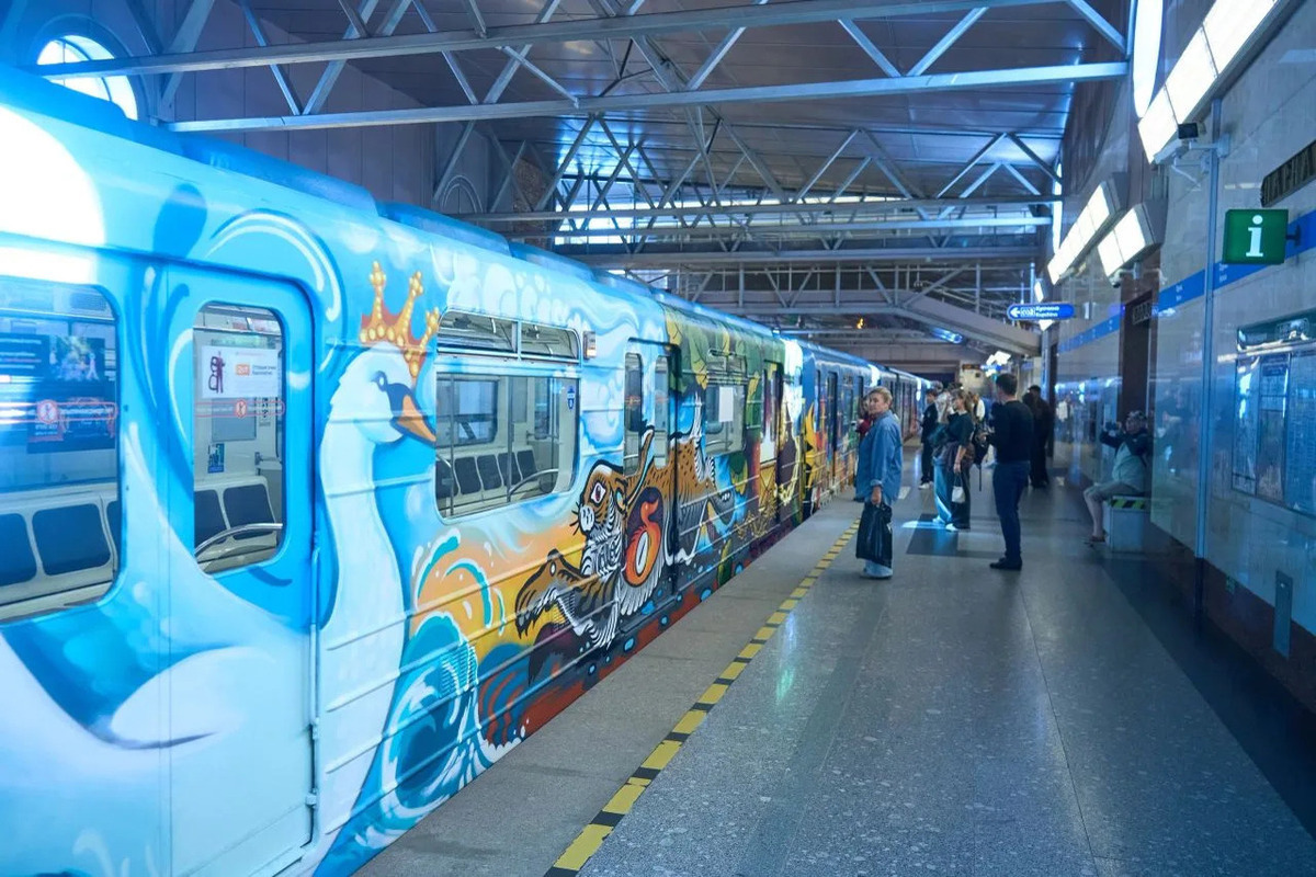 Сказочный арт-состав в метро Петербурга изменит расписание с 1 сентября
