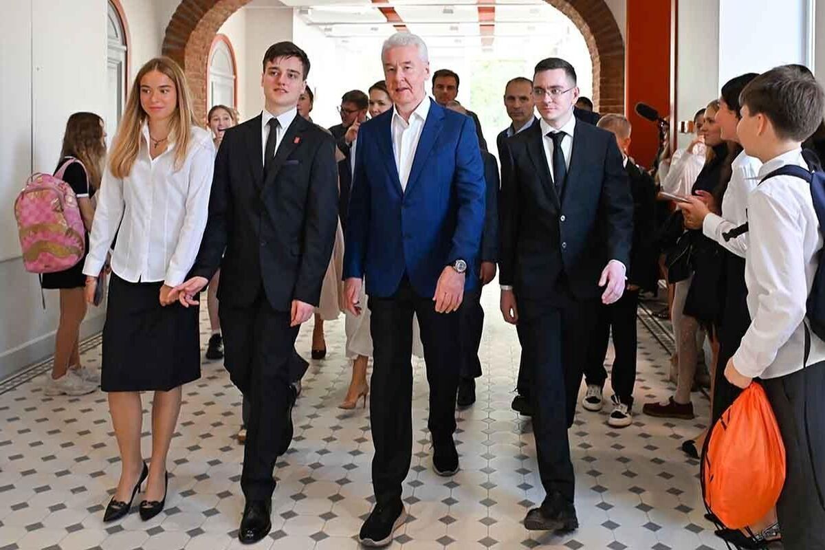 Сергей Собянин сообщил об открытии 100 обновленных школьных зданий