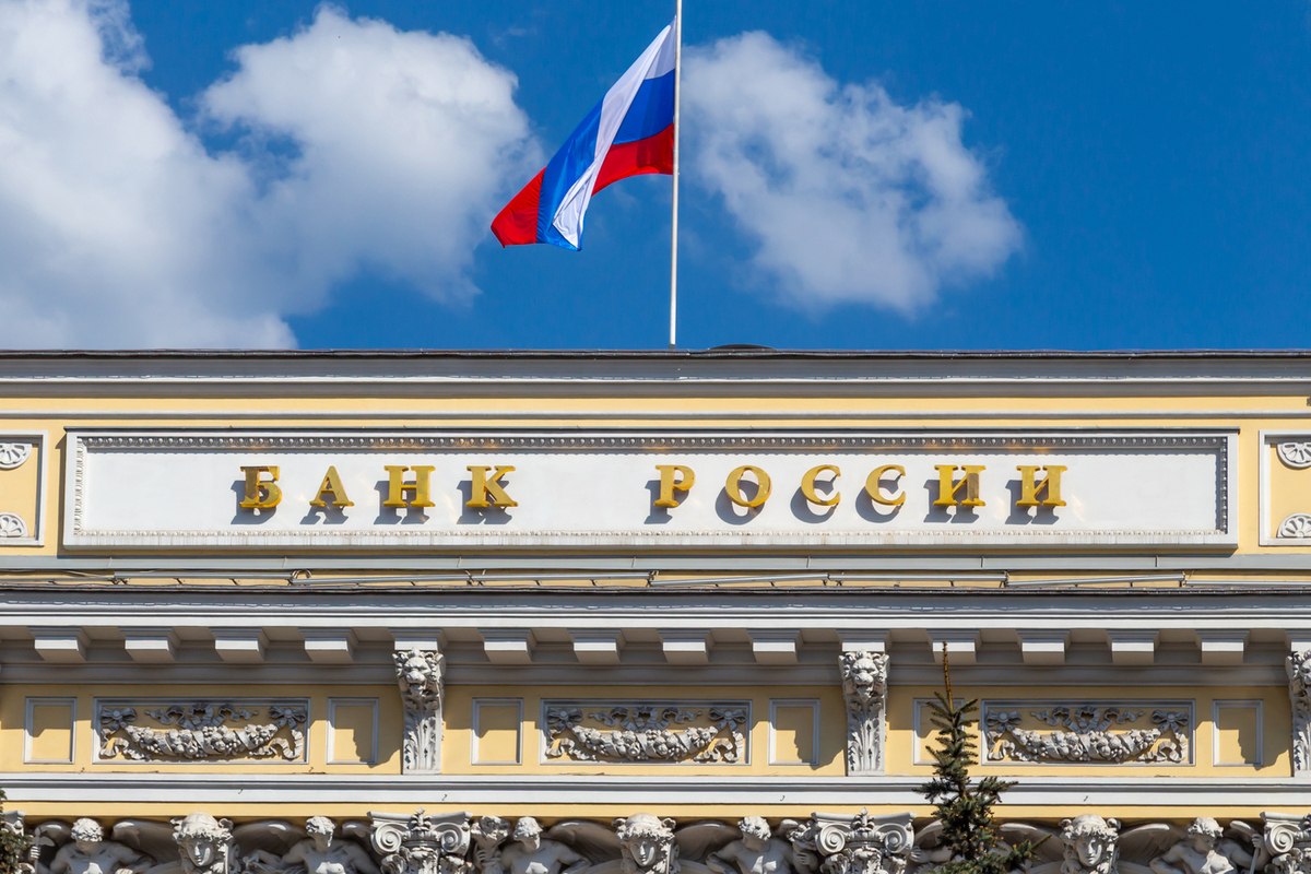 Банк России продлил ограничения на снятие наличной иностранной валюты
