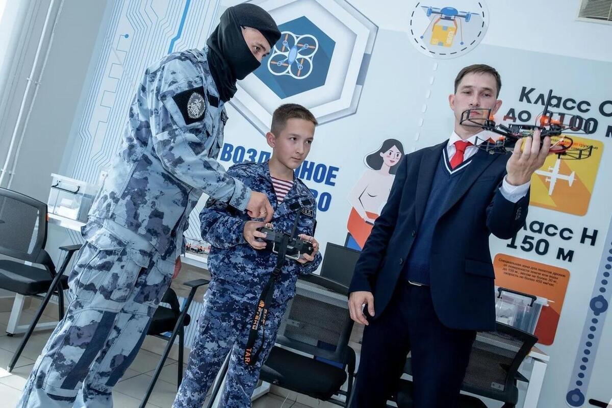 В школе № 65 Чебоксар открыли кабинет беспилотных аппаратов