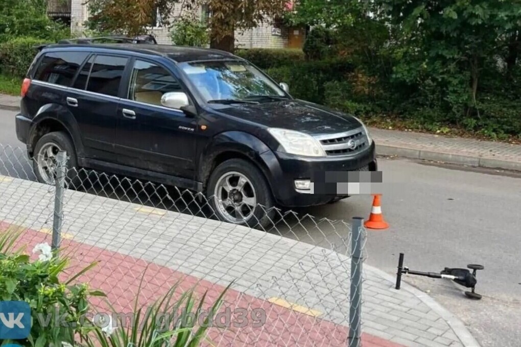 Ребёнок на самокате попал в Советске под колёса автомобиля