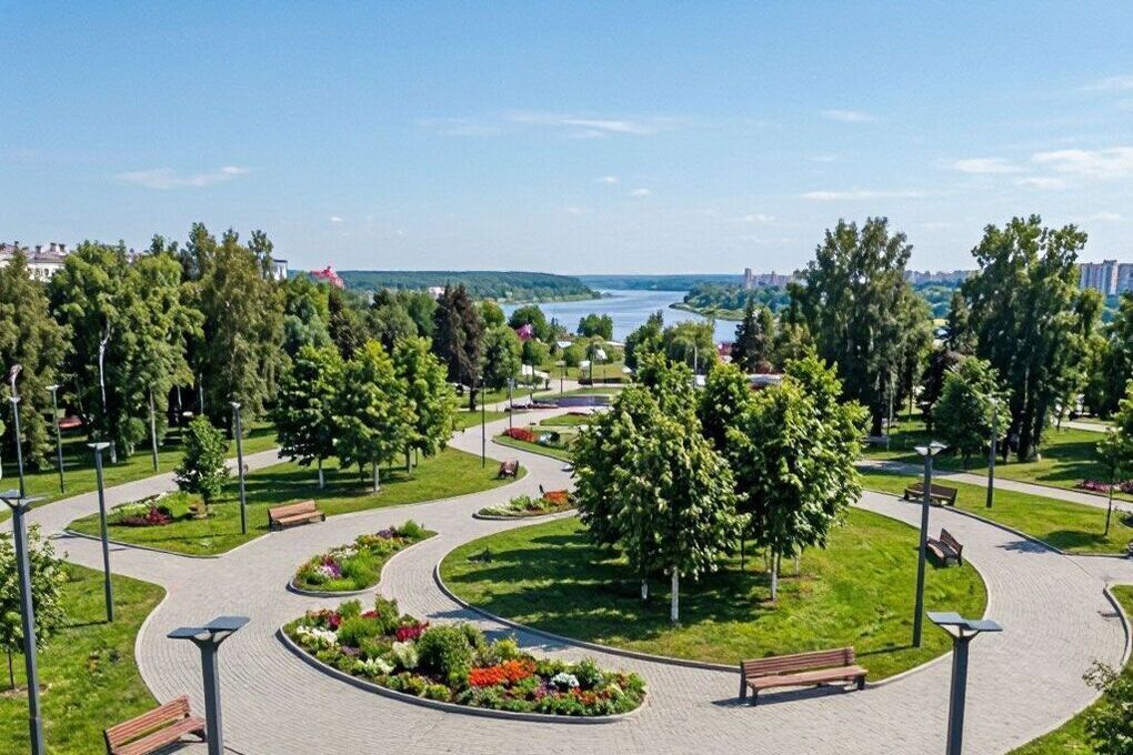 В микрорайоне Большевик началось благоустройство долгожданного сквера.