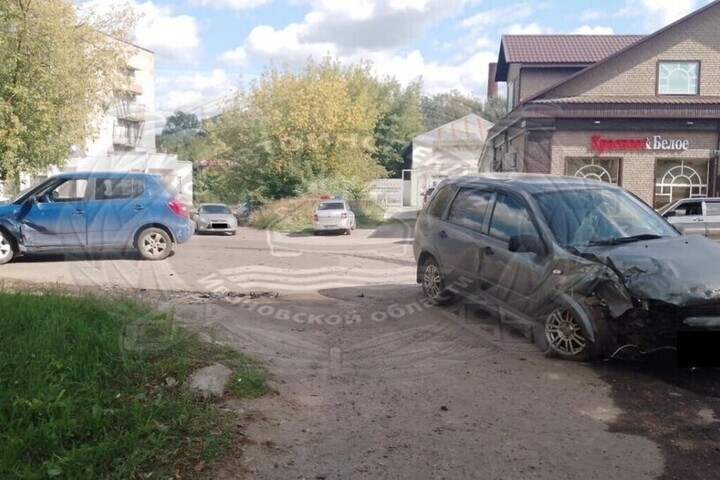 В Вичуге женщина на Шкоде врезалась в Ладу и попала в больницу