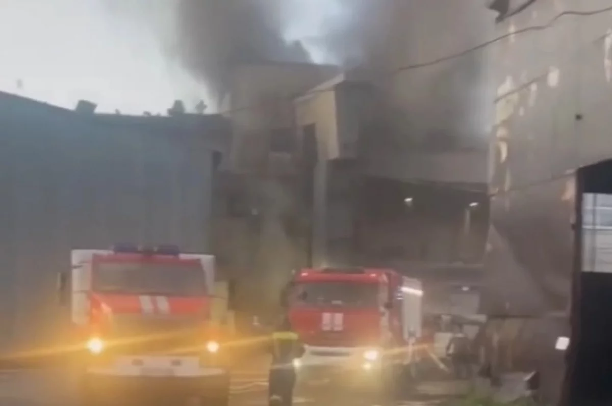 В Кемерове загорелся завод: новости России 2 сентября
