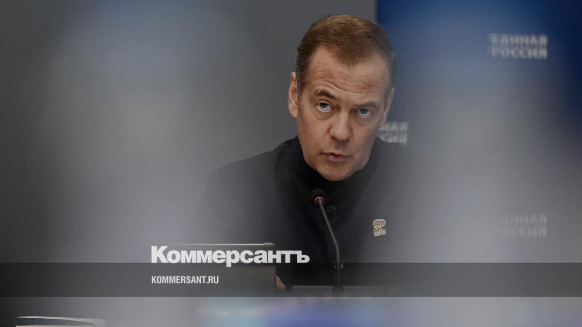 Медведев предупредил о возмездии за угрозы закрыть небо России