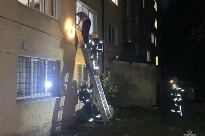 МЧС устроило спасение студентов из «горящего» общежития КГТУ