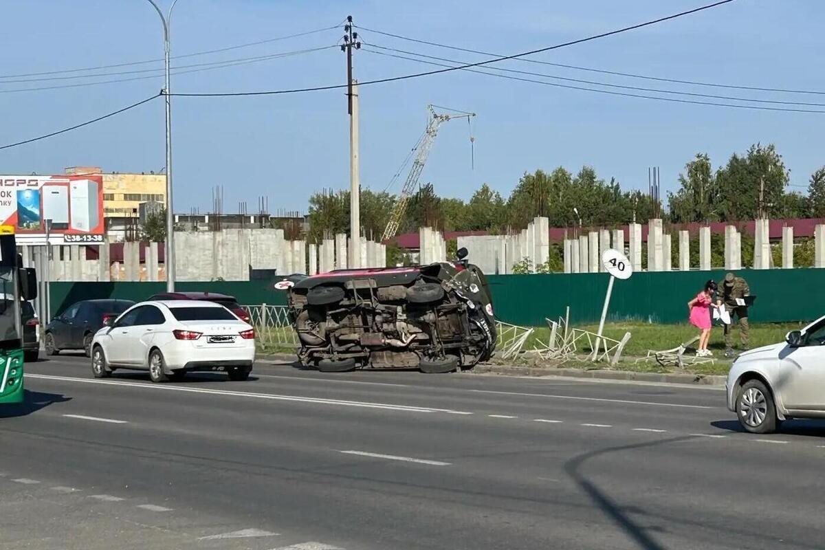 В Пензе УАЗ опрокинулся на крышу на улице Перспективной