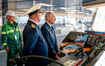 Путин осмотрел танкер-газовоз "Петр Столыпин" для проекта "Арктик СПГ-2"