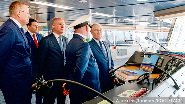 Путин высоко оценил технологии танкера-газовоза «Петр Столыпин»