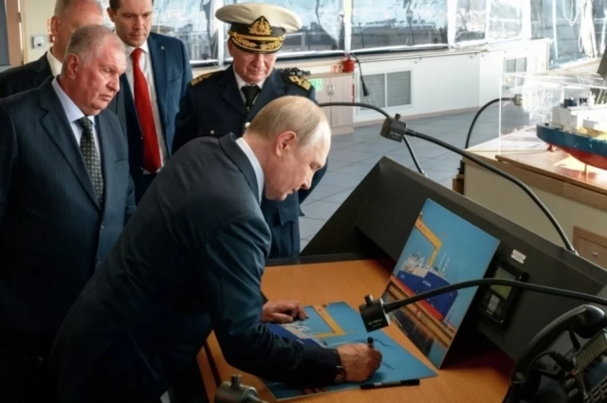 Путин поразился технологическим характеристикам танкера «Петр Столыпин»