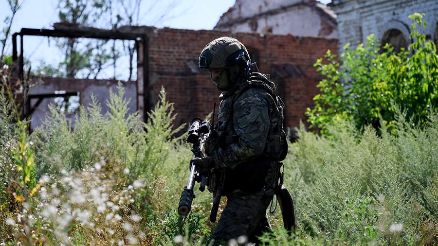 Армия России ведет зачистку от боевиков ВСУ в освобожденном Святогорске в ДНР