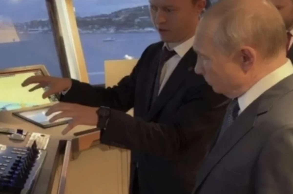 Появились кадры осмотра Путиным траулера «Капитан Юнак» во Владивостоке
