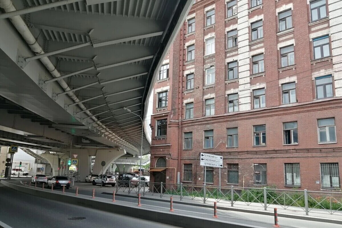 Дорожный конфликт под мостом Бетанкура в День знаний закончился поножовщиной