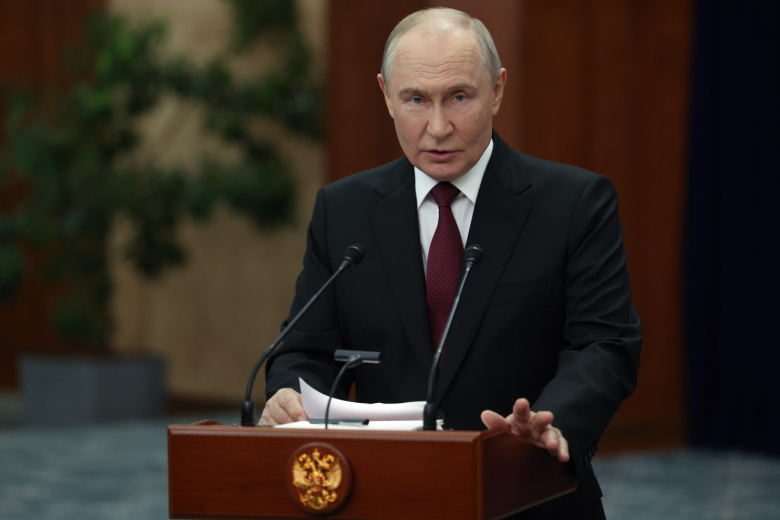 Путин оценил безопасность супертраулера «Капитан Юнак»
