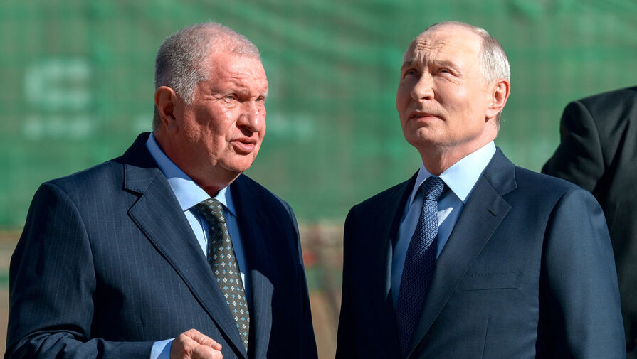 Президент осмотрел газовоз "Петр Столыпин" на судоверфи "Звезда" в Приморье