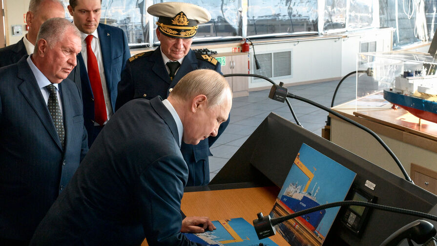 Путин поблагодарил главу "Роснефти" за верфь "Звезда"