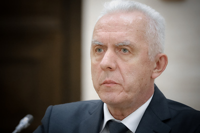 Гуцан поручил не допускать заключения госконтрактов при отсутствии финансов