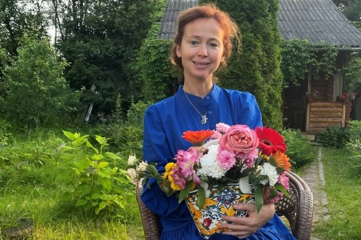 «Слушаю по ночам». Елена Захарова рассказала о соловьях на своей даче