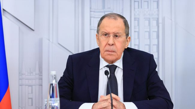 Россия не хочет зависеть от доброго расположения Запада, заявил Лавров