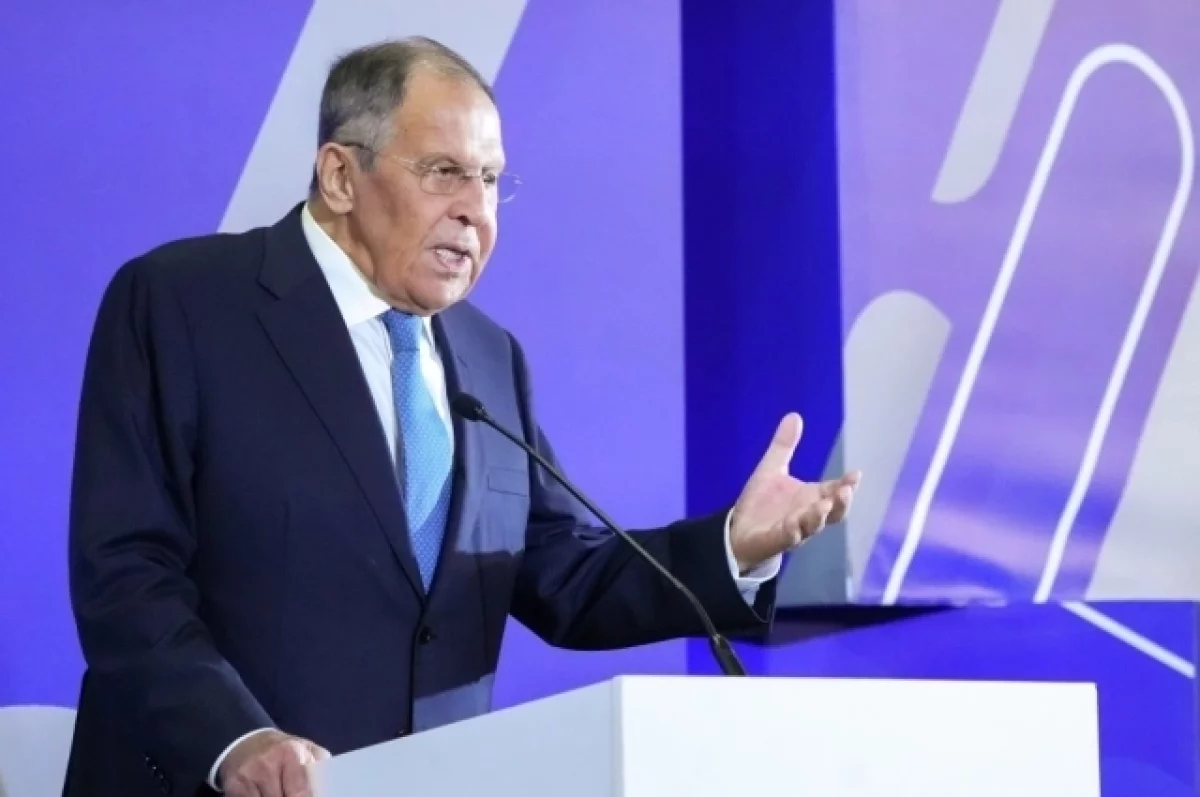 Лавров заявил, что НАТО ищет поводы для своего искусственного существования
