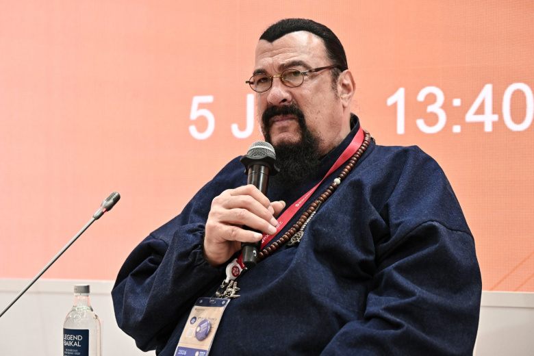 Стивен Сигал прибыл на главное заседание ВЭФ во Владивостоке