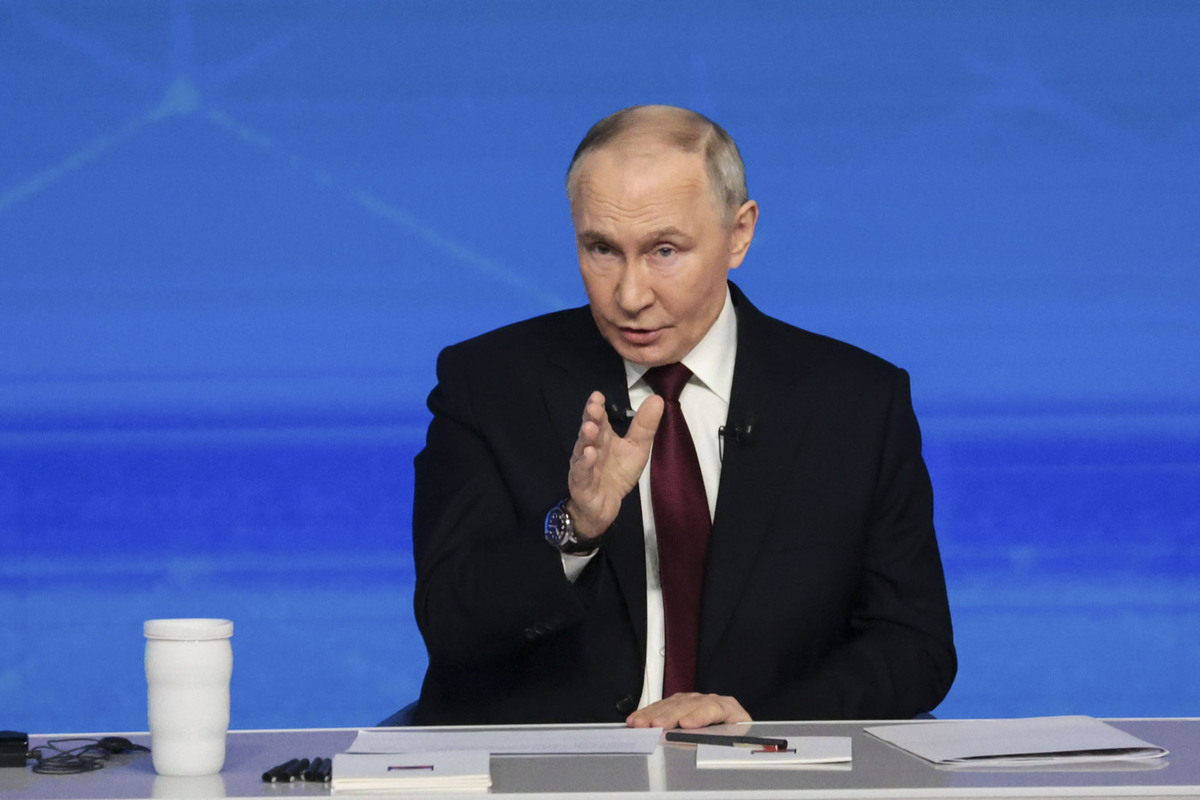Путин поручил создать программу привлечения учёных на Дальний Восток