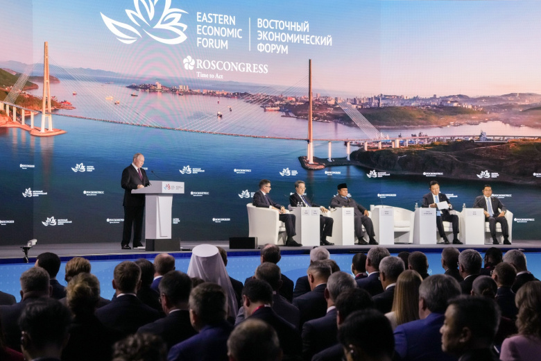 Путин поручил создать финансовый центр на основе «Восточной биржи»