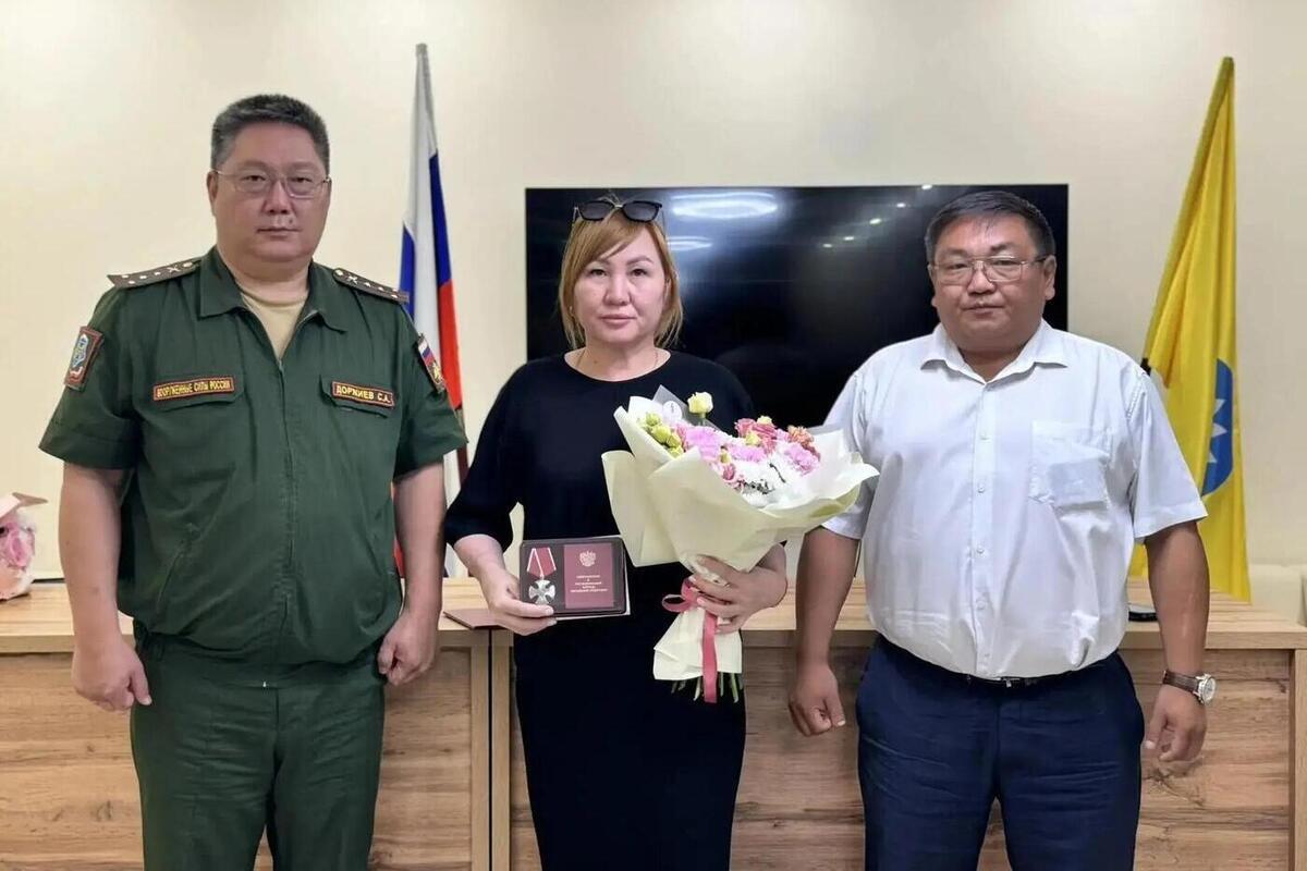 В районе Калмыкии семьям погибших участников СВО передали государственные награды