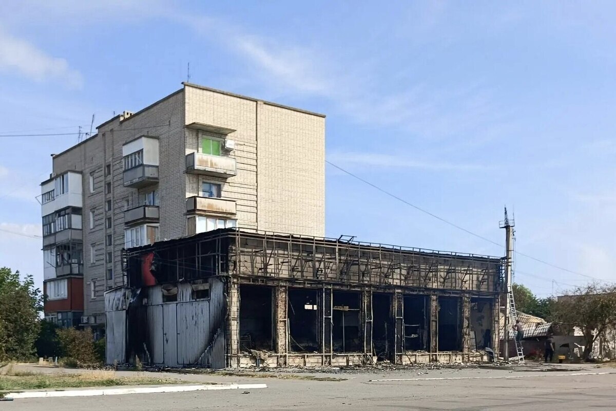В Каховке после атаки БПЛА уничтожен строительный гипермаркет: есть раненые