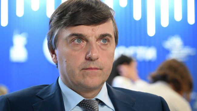 Кравцов опроверг информацию о "выдавливании" выпускников девятого класса