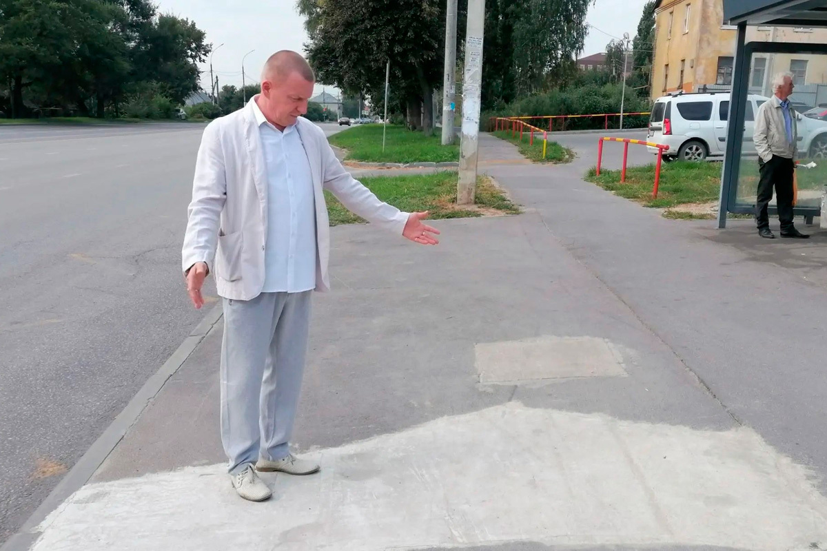 Липецкие власти оперативно устранили опасный провал на остановке «Хлебозавод №3»