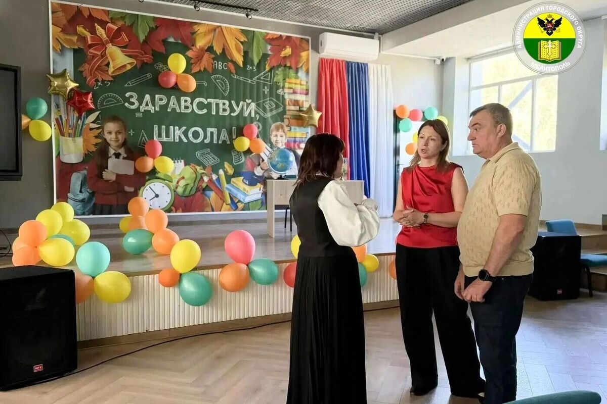 Мелитопольскую школу №15 посетили мэр города и депутат Заксобрания