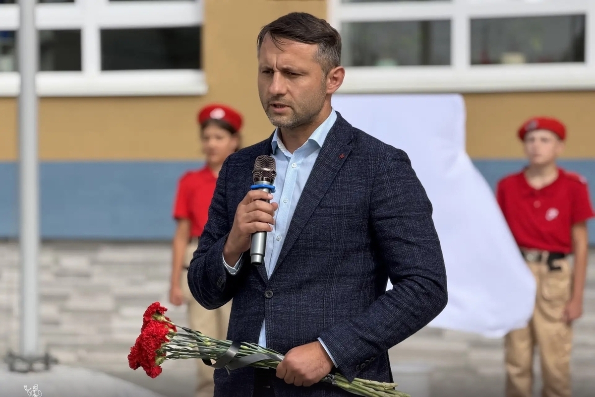 Вобликов открыл мемориальную доску Герою России в Черняховске