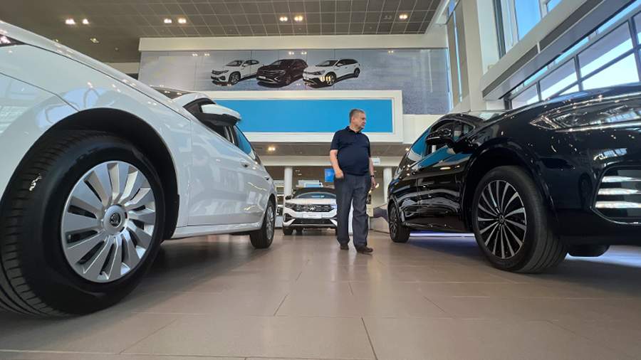 Импорт в РФ мощных авто с пробегом достиг рекордного минимума