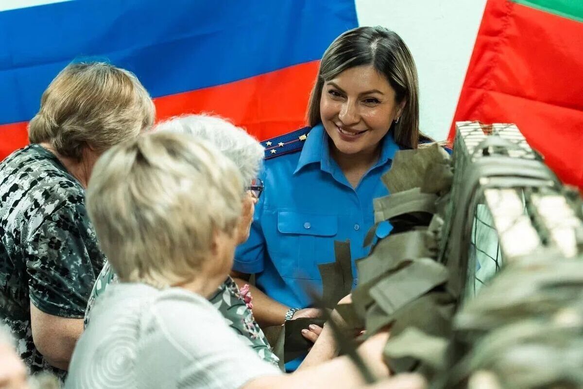 В Мелитополе сплели маскировочные сети для бойцов СВО