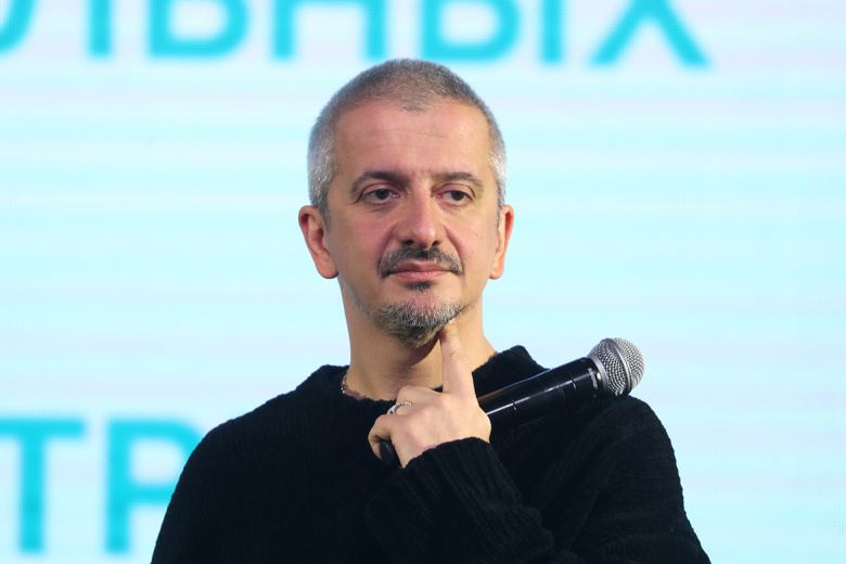 Брак с Собчак, драка с Виторганом, страх сплетен: как живет Богомолов